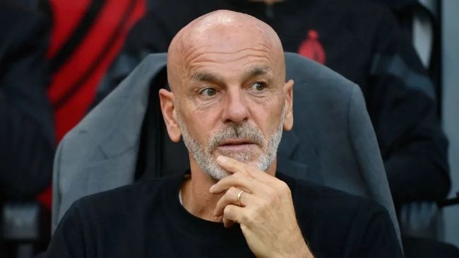 目前阿劳霍与巴萨的合同到2026年到期，违约金10亿欧元。